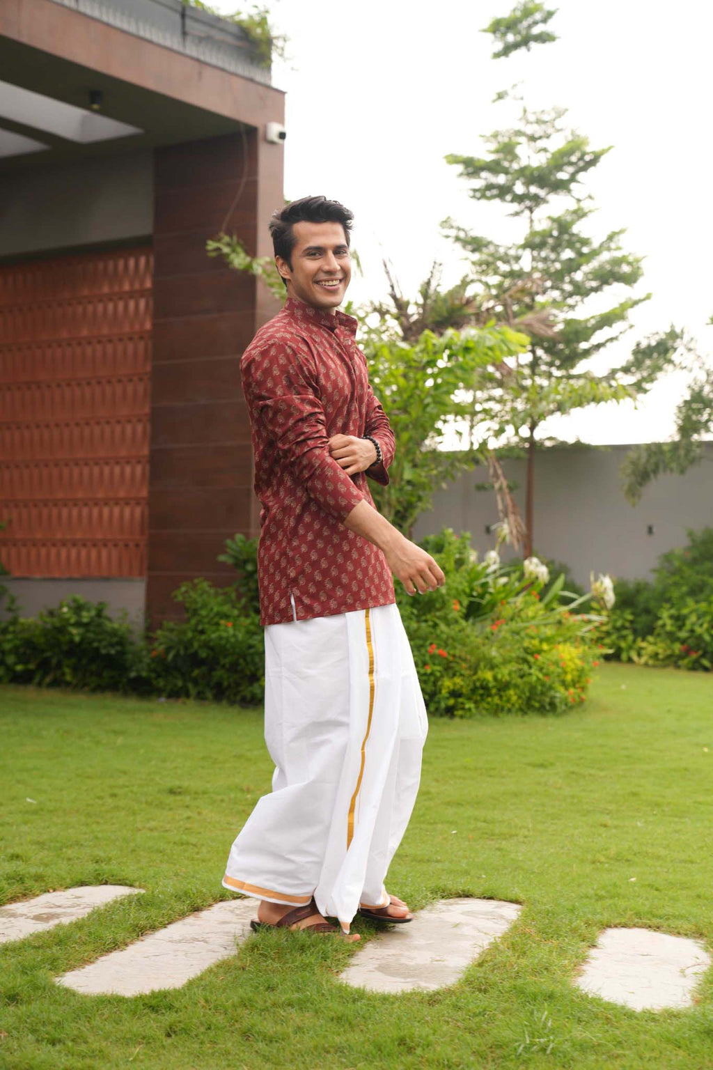 The Autumn Red Butti Print Short Kurta